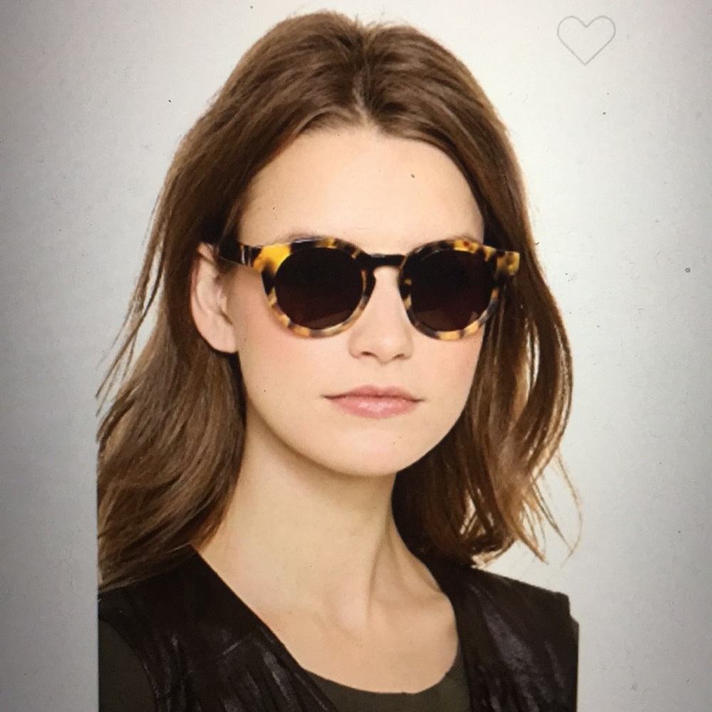Gently used Sunday Somewhere shades in Tortoise!